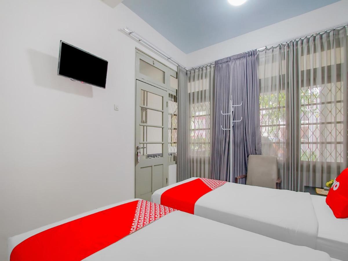 Oyo 3371 Omah Saras Family Hotel Malang Exterior foto